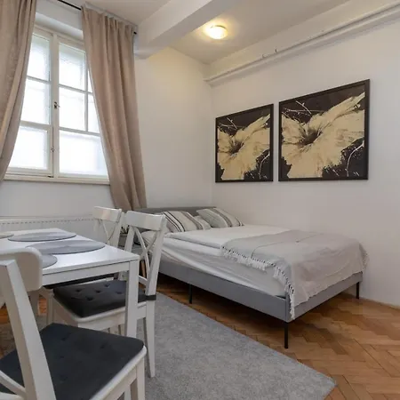 Cozy Local Naplavka In Center Apartment *