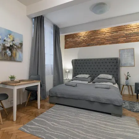 Cozy Local Naplavka In Center Apartment *